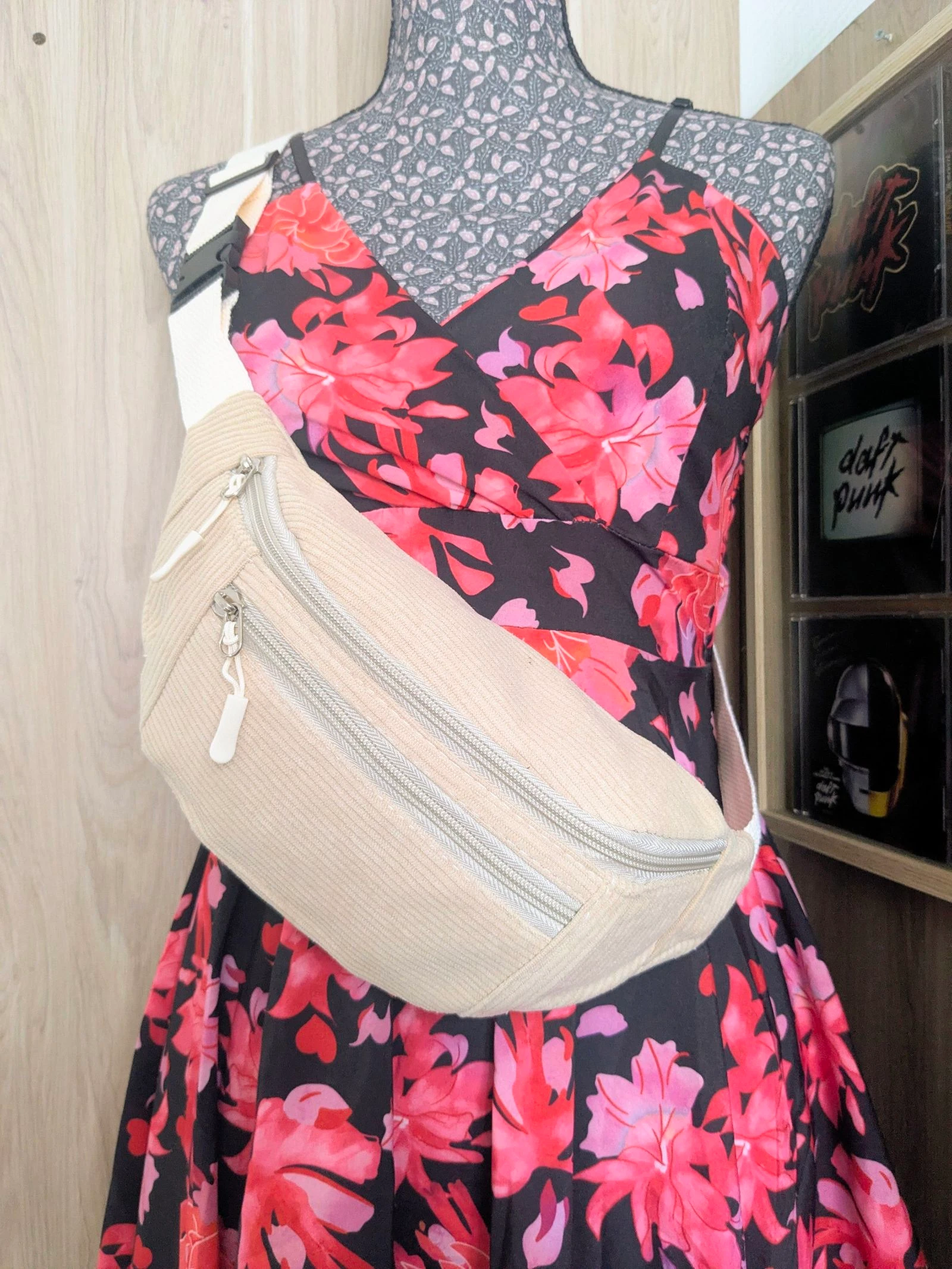 Beige ribbed velours crossbody bag – photo 2
